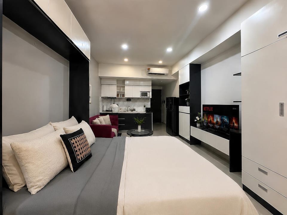 Burgundy House I The Tresor D4 - Modern Cozy Escape Apartment in Ho Chi Minh City