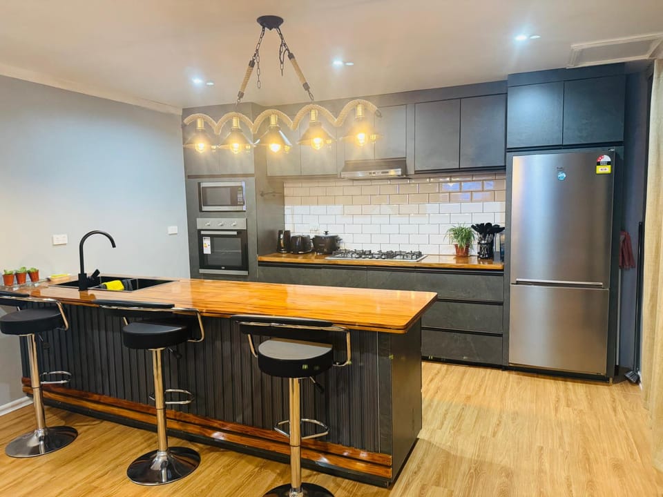 Kitchen or kitchenette, Dining area, oven, stove, toaster
