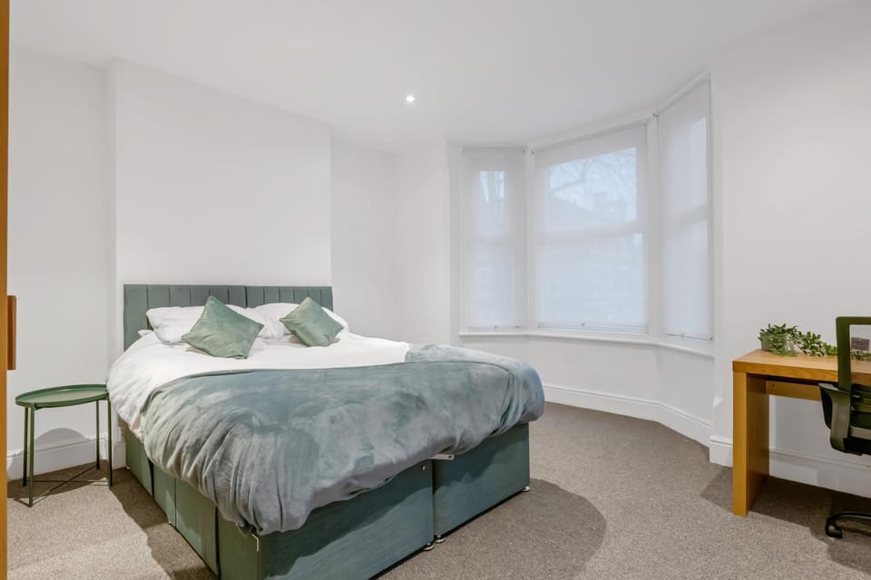 Perfect for Contractors, Free Street Parking Apartment in Nottingham