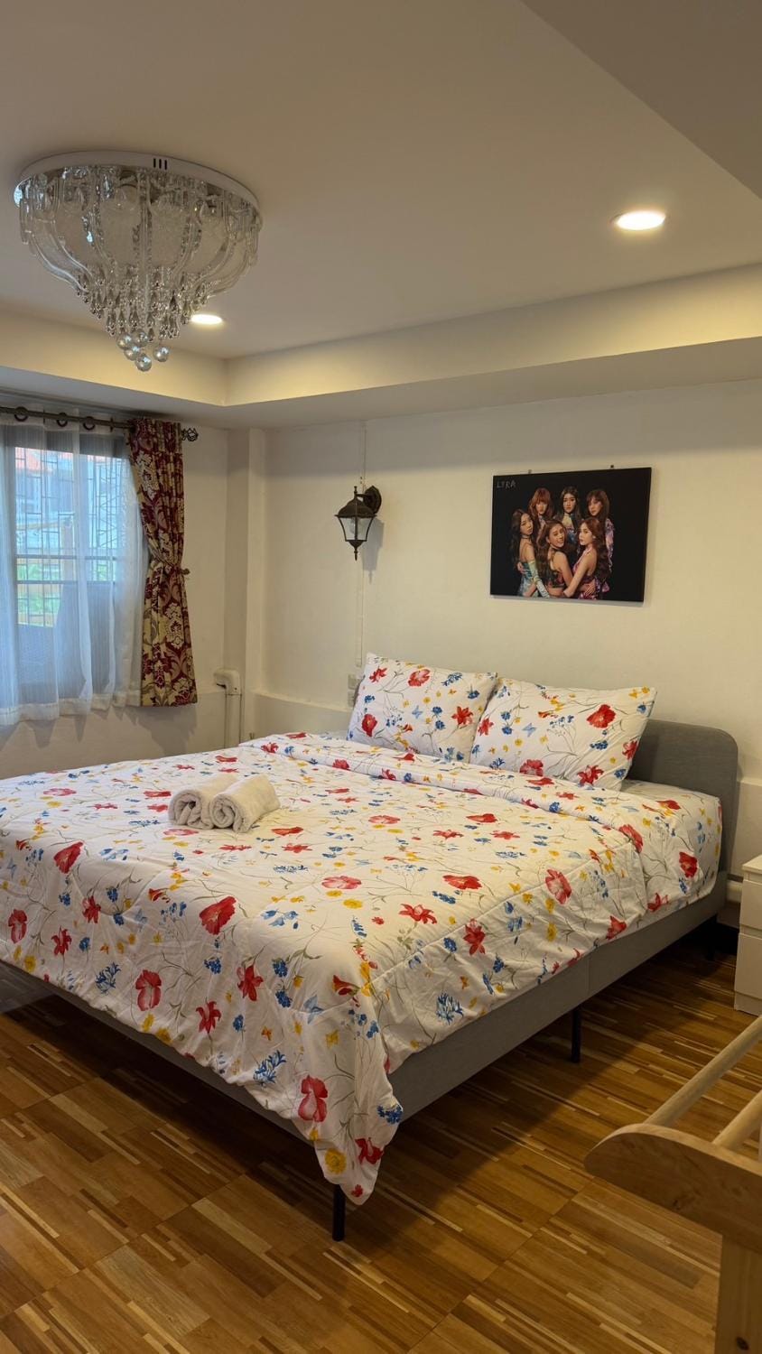 Bed, Photo of the whole room