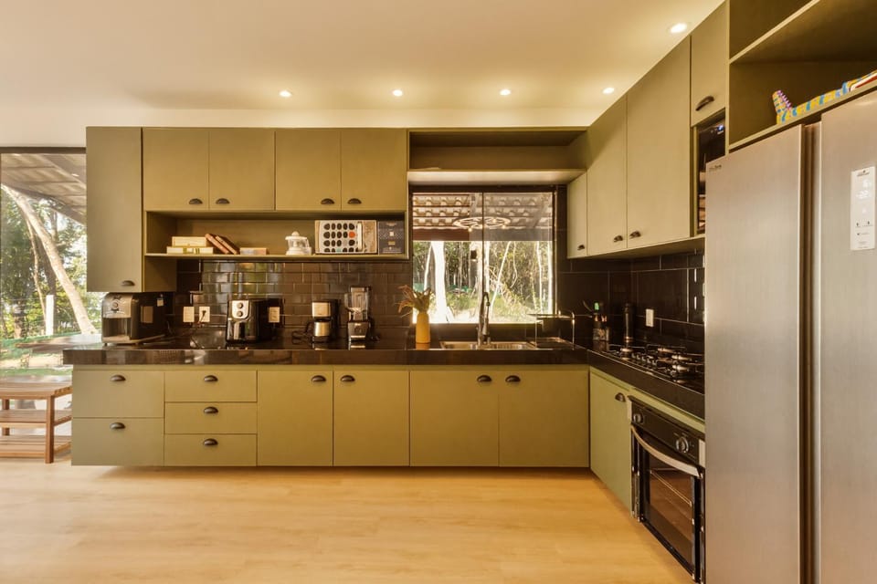 Kitchen or kitchenette, oven