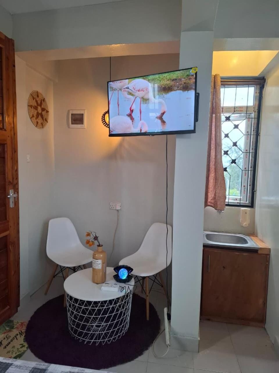 TV and multimedia, Kitchen or kitchenette, Seating area