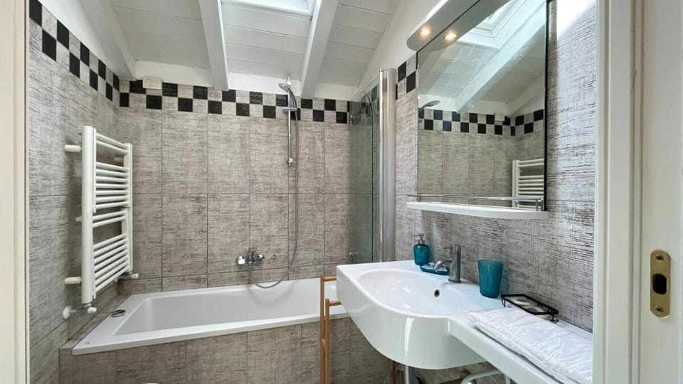 Shower, Bathroom, Bath, towels