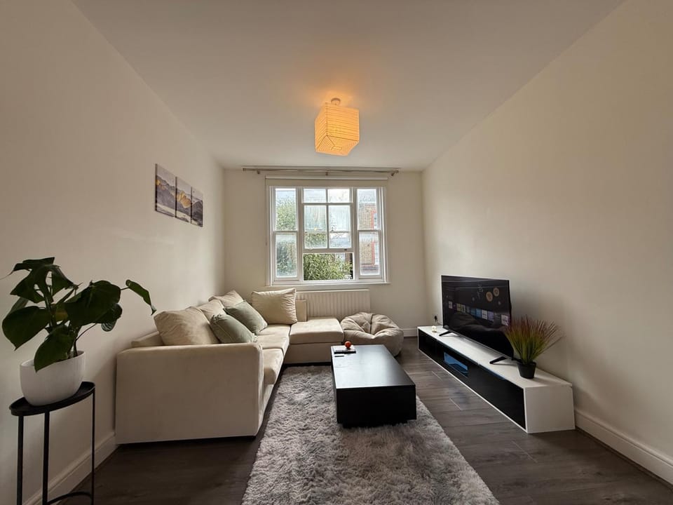 2 Bed Apartment - Sleeps 4 Balcony Pets Ok Apartment in London Borough of Southwark