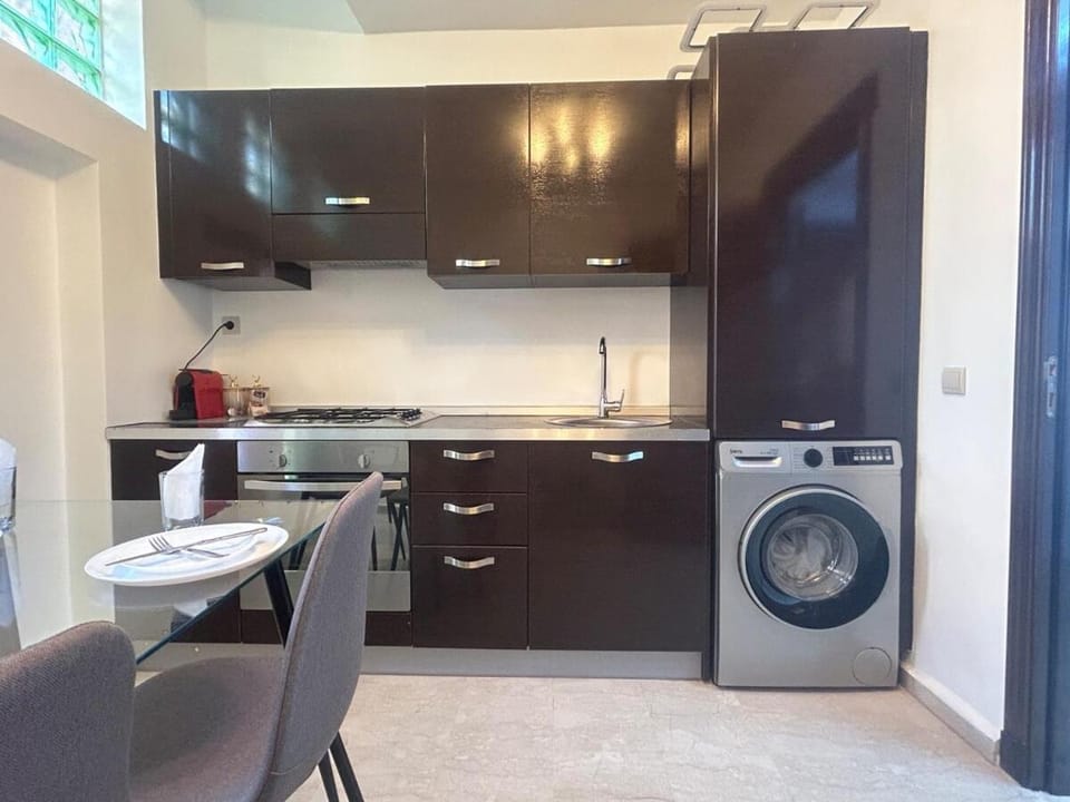 Kitchen or kitchenette, Dining area, oven, stove, washing machine