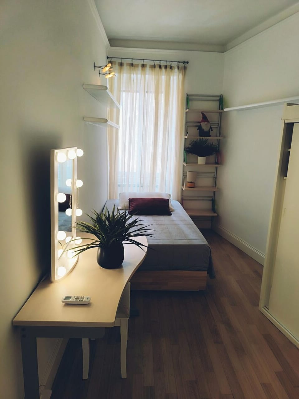 Bed, Photo of the whole room