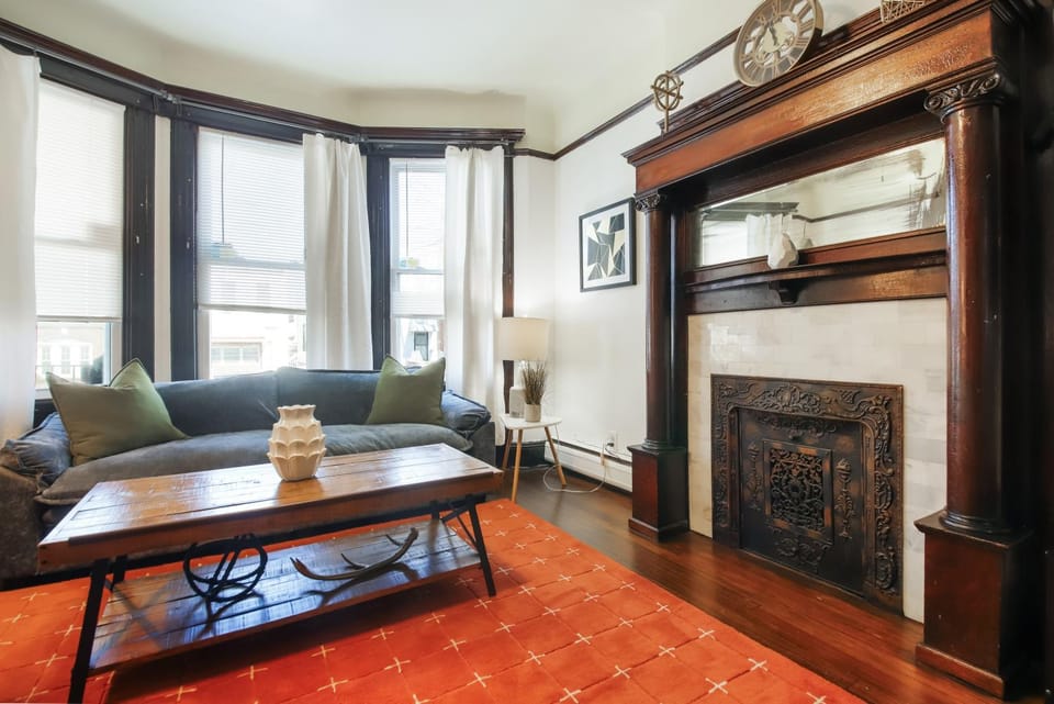 The Vic 3-BR Quick NYC Access & Parking Apartment in Kearny