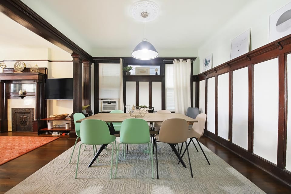 The Vic 3-BR Quick NYC Access & Parking Apartment in Kearny