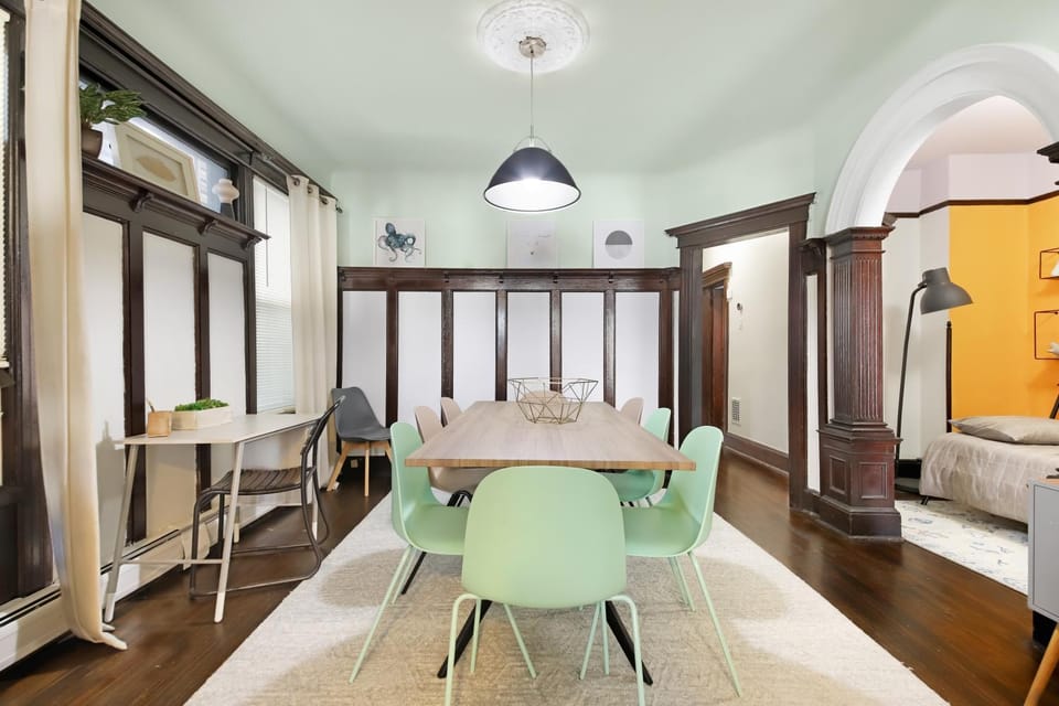 The Vic 3-BR Quick NYC Access & Parking Apartment in Kearny