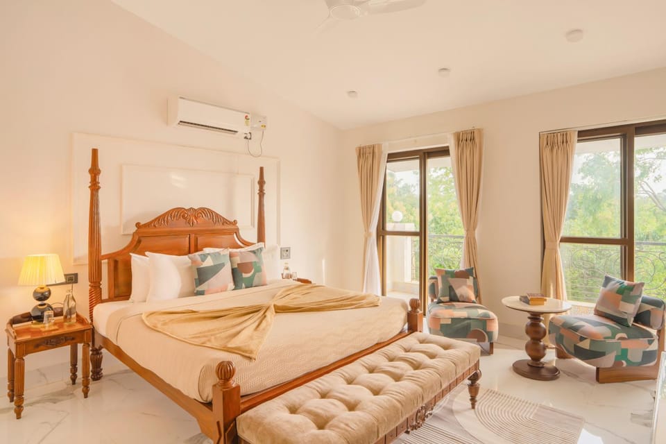 Photo of the whole room, Bedroom