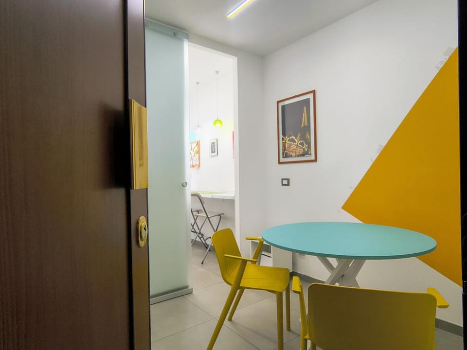 Seating area, Dining area