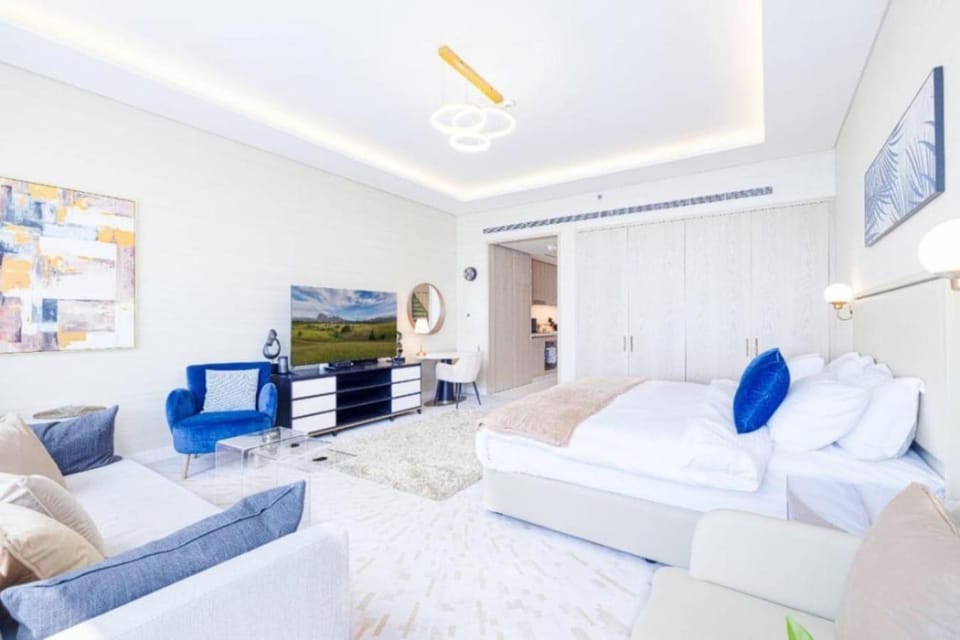 Sky-High Elegant Suite at Palm Tower House in Dubai