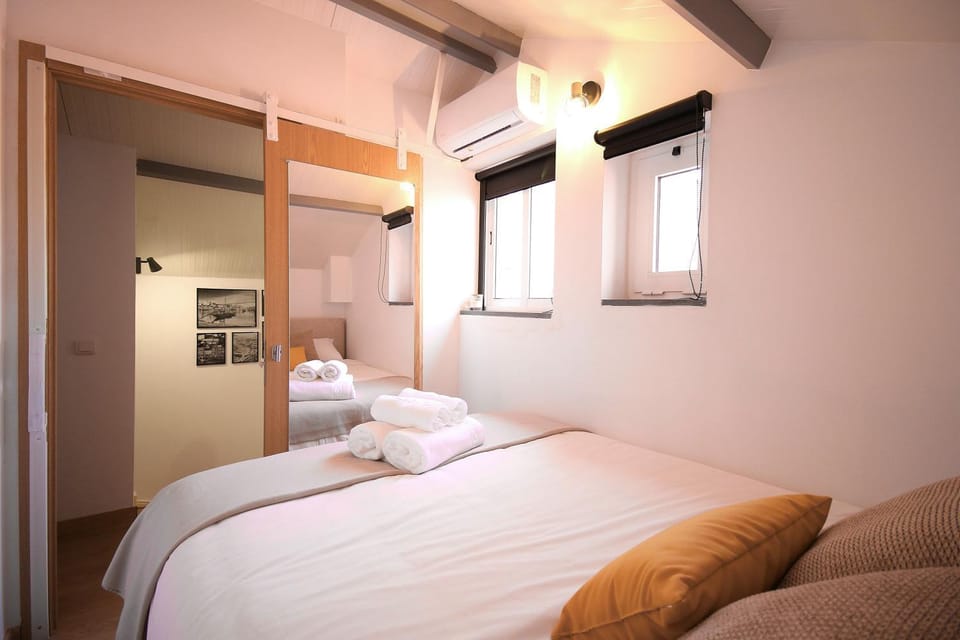 Bedroom, air conditioner