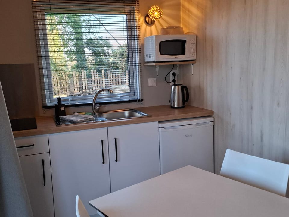 Coffee/tea facilities, Kitchen or kitchenette, Dining area, Garden view, pet friendly, stove