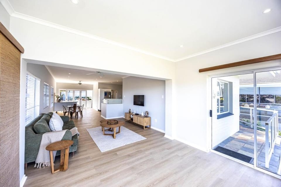 Communal lounge/ TV room, Living room, Seating area, Dining area