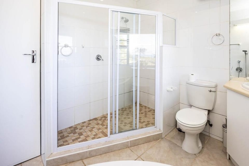 Shower, Toilet