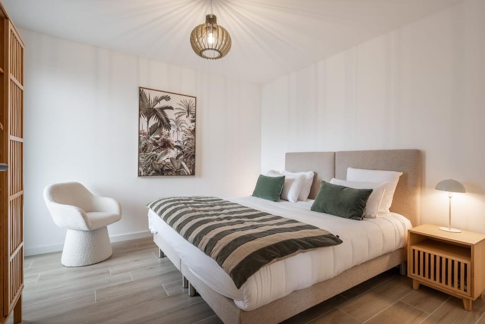 Bed, Photo of the whole room, Bedroom