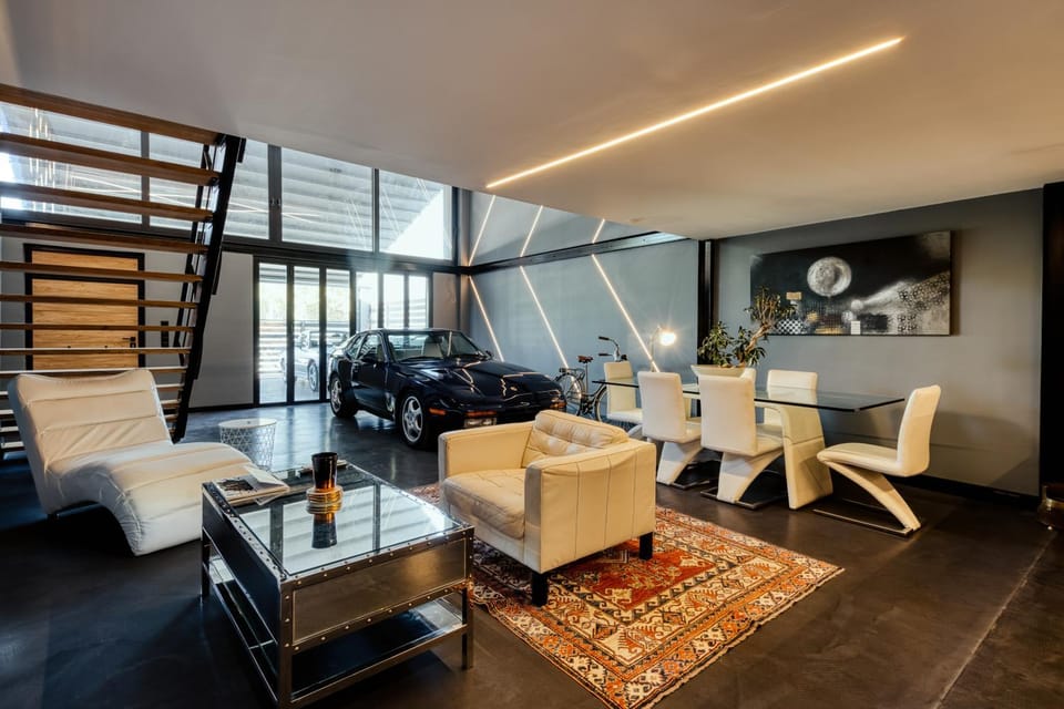 Living room, Seating area