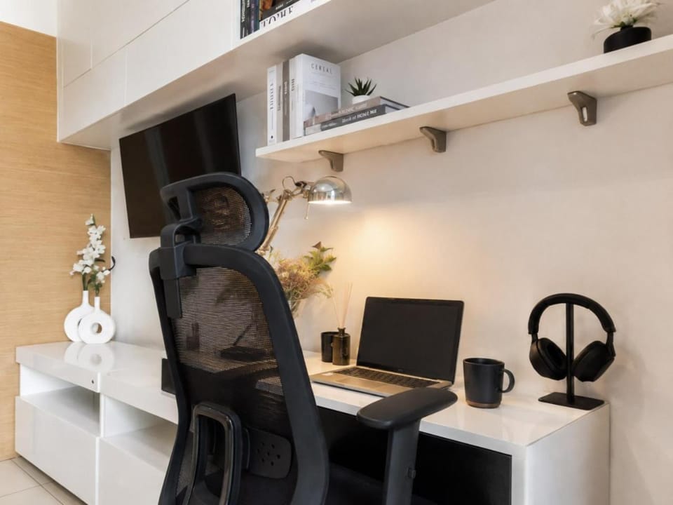 Walk to BTS Ekkamai l Urban Sukhumvit Living l Fast WiFi House in Bangkok