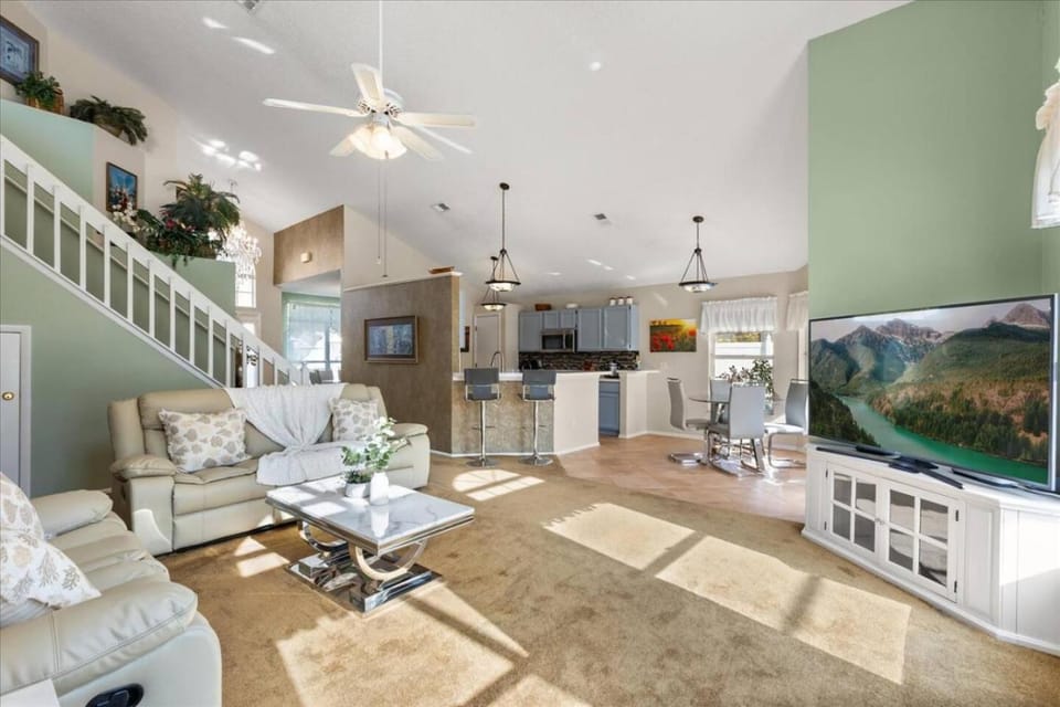Kitchen or kitchenette, Living room