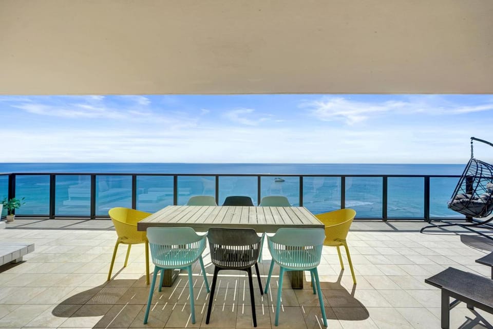 Luxury Oceanfront Condo 2BR 2.5BA with 700Sqft Terrace Sauna Resort Amenities and Pools 1501 Apartment in Miami Beach