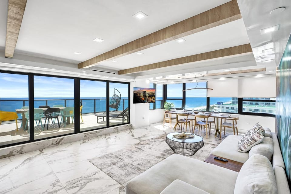 Luxury Oceanfront Condo 2BR 2.5BA with 700Sqft Terrace Sauna Resort Amenities and Pools 1501 Apartment in Miami Beach