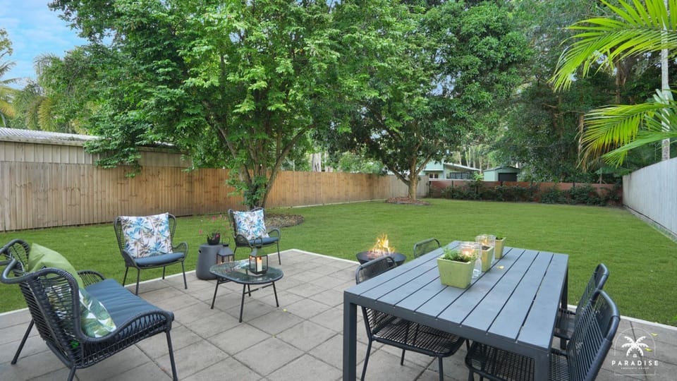 Garden, Seating area, Dining area