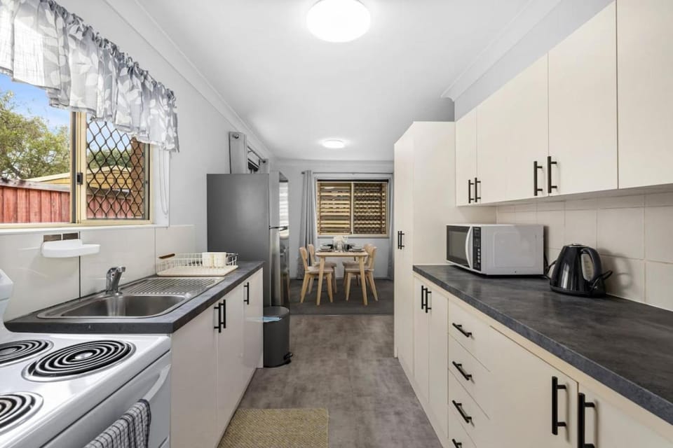 Soothing Sunny Escape 2B1B AR2 36 House in Brisbane