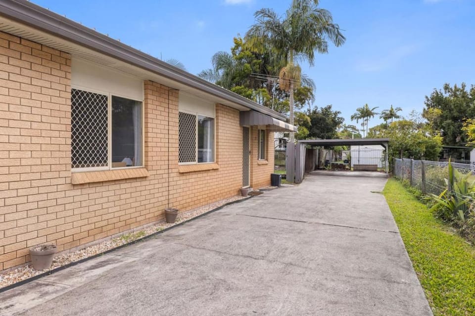 Soothing Sunny Escape 2B1B AR2 36 House in Brisbane