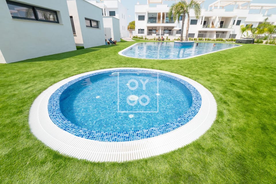 Property building, Hot Tub, Swimming pool