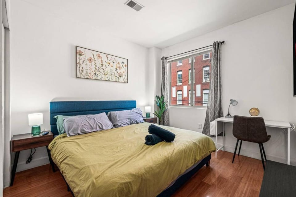 New Modern Apt in Chinatown Parking Available Apartment in Philadelphia