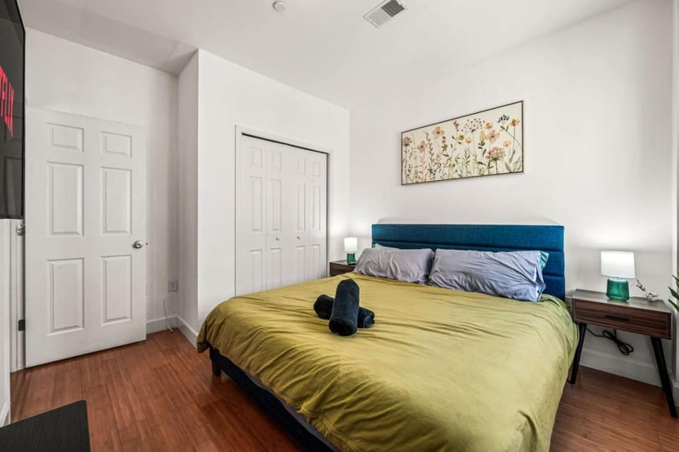 New Modern Apt in Chinatown Parking Available Apartment in Philadelphia