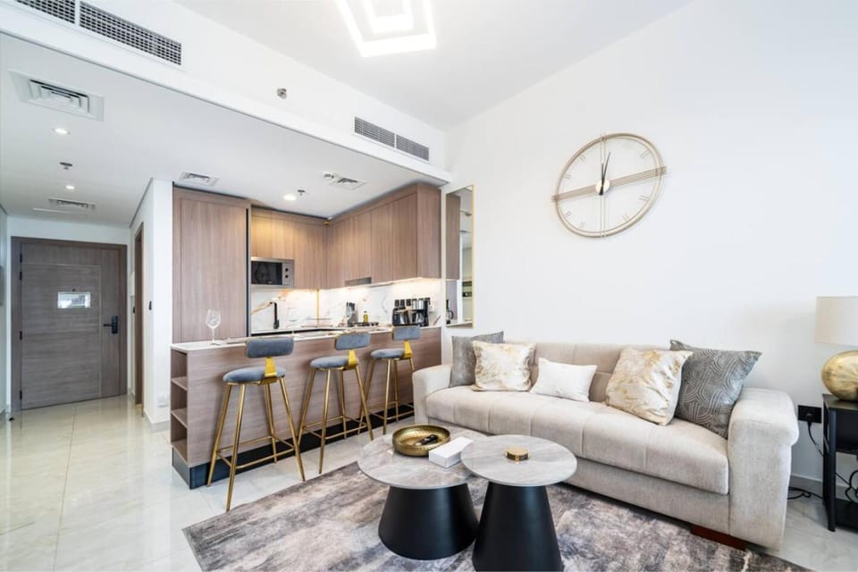 Kitchen or kitchenette, Seating area, Dining area