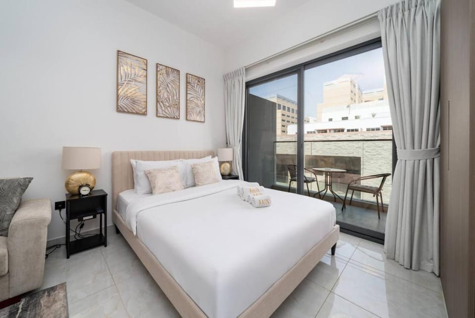 Bed, Photo of the whole room, Seating area