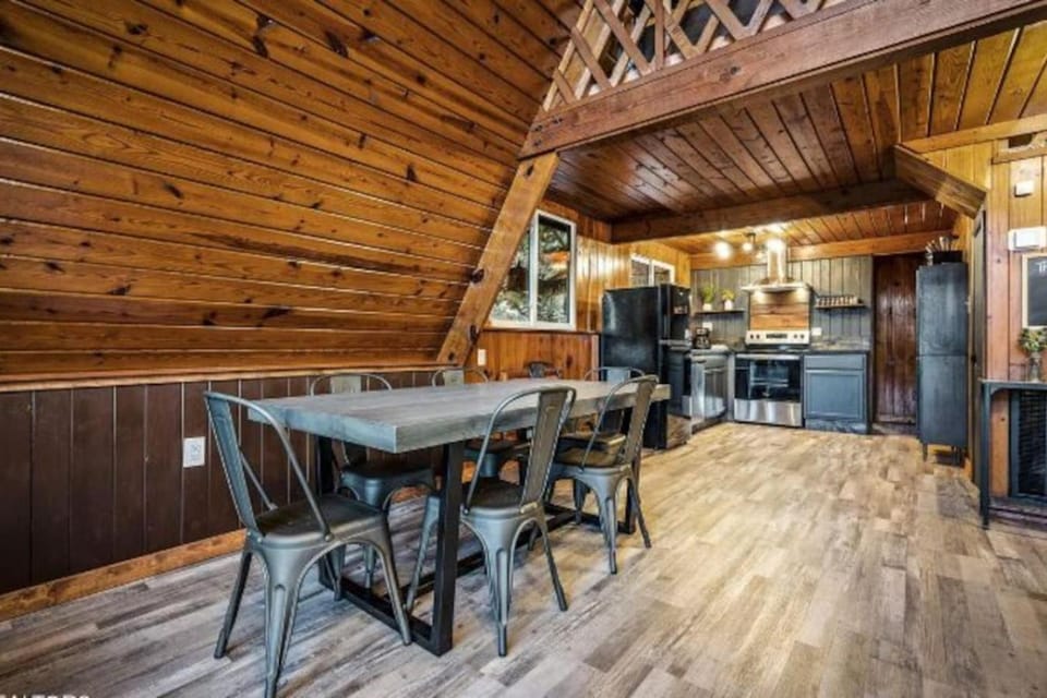 Smoky Hearth Retreat Pool Hot Tub Games MORE House in Gatlinburg