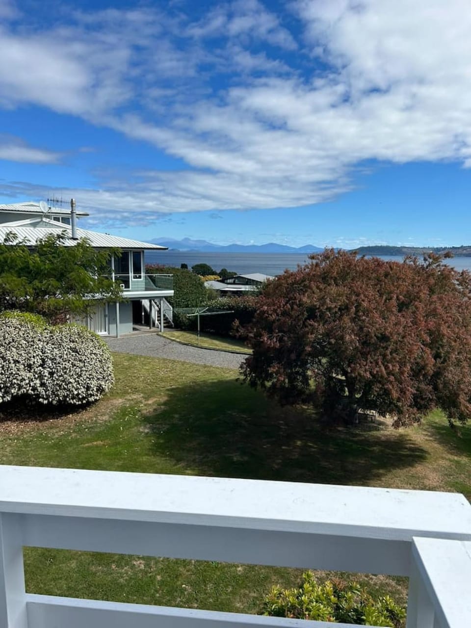 Modern Townhouse, Stunning Views House in Taupo