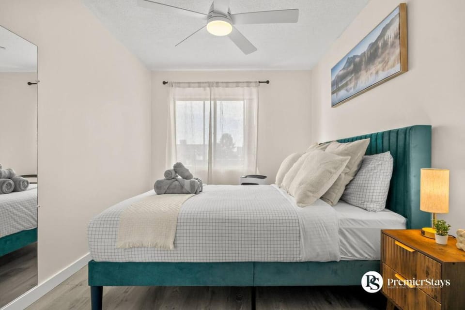 Downtown 17th Ave Lifestyle with Secure Parking and AC Apartment in Calgary