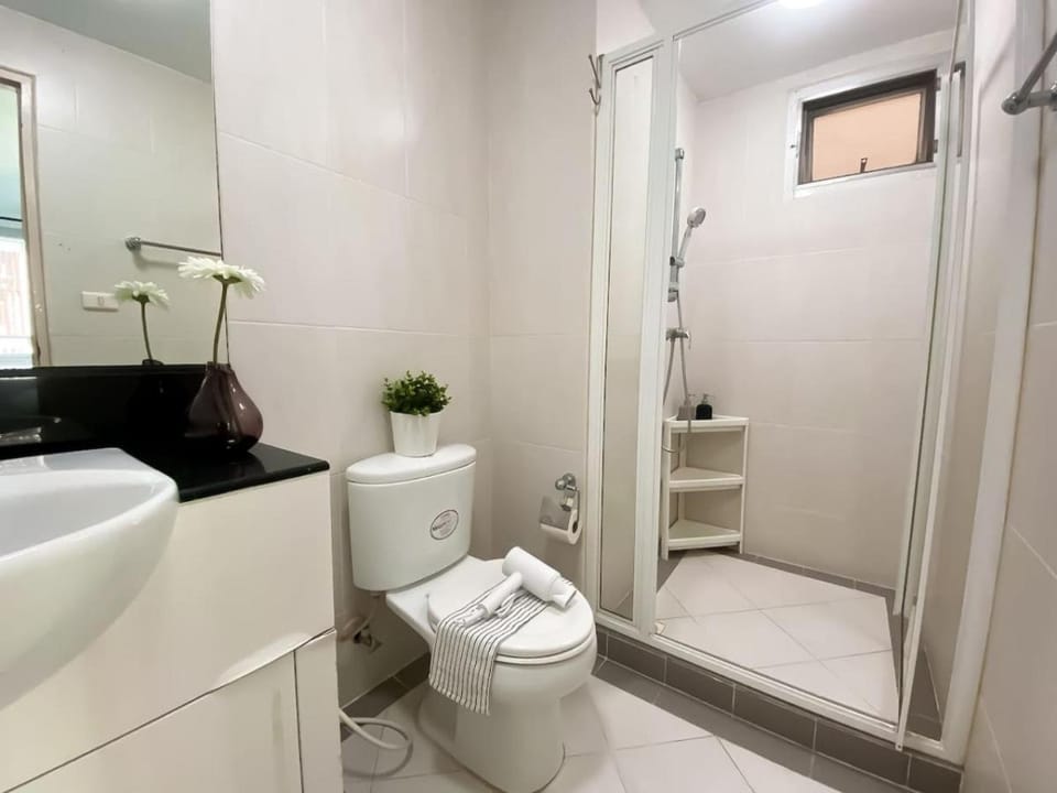 Spacious 53 Sqm l BTS Thong Lo l Ultra Fast WiFi Apartment in Bangkok