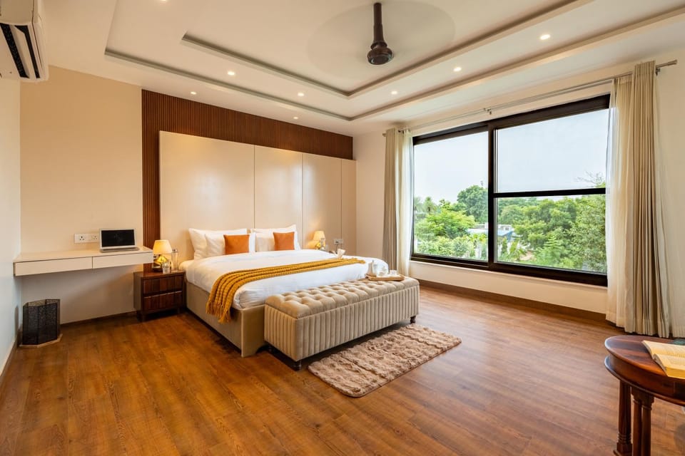 Photo of the whole room, Bedroom