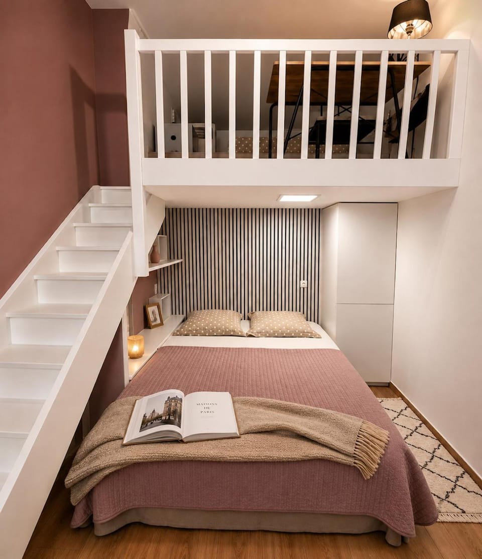Photo of the whole room, Bedroom