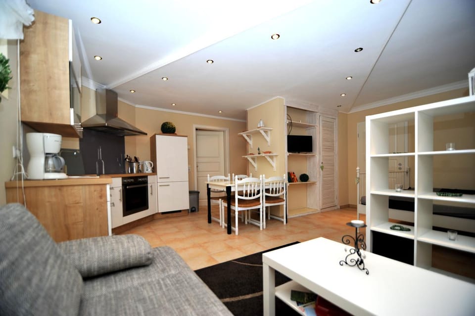 TV and multimedia, Kitchen or kitchenette, Dining area