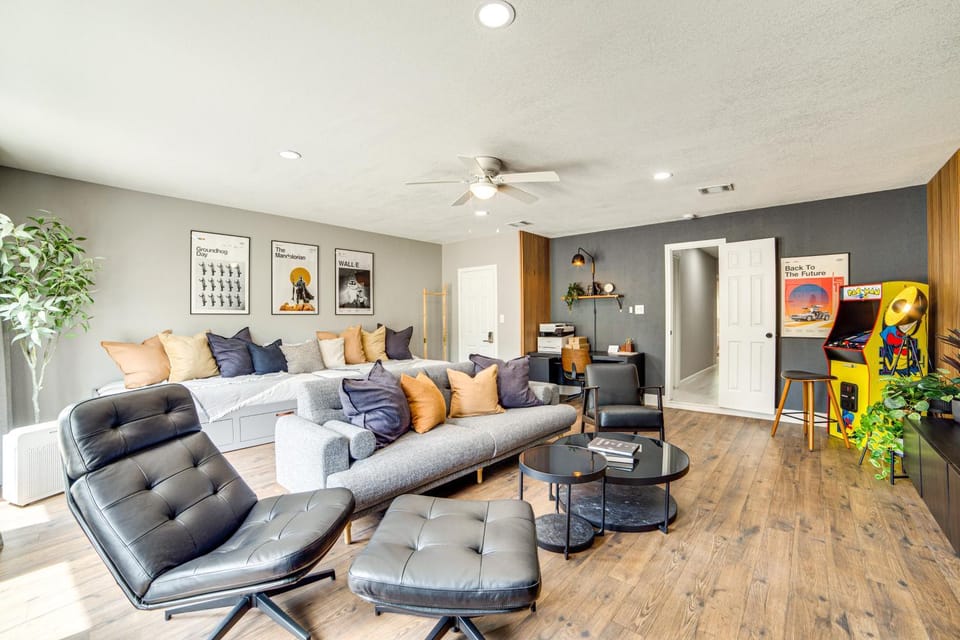 Spacious Family Home, 5 Mi to Galleria Dallas! House in Farmers Branch