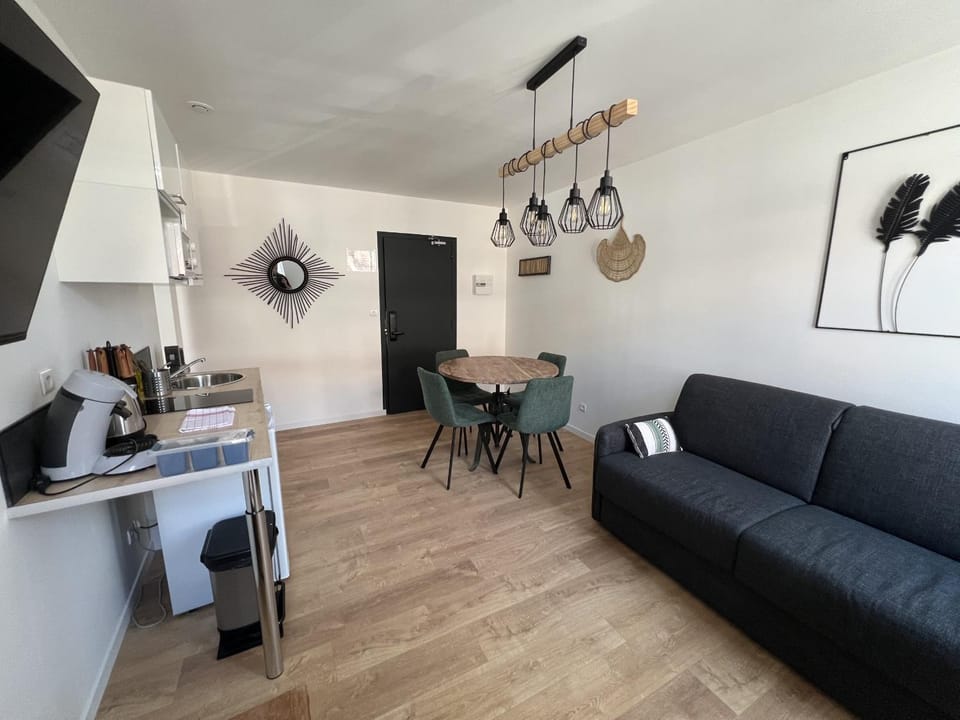 Communal lounge/ TV room, Living room