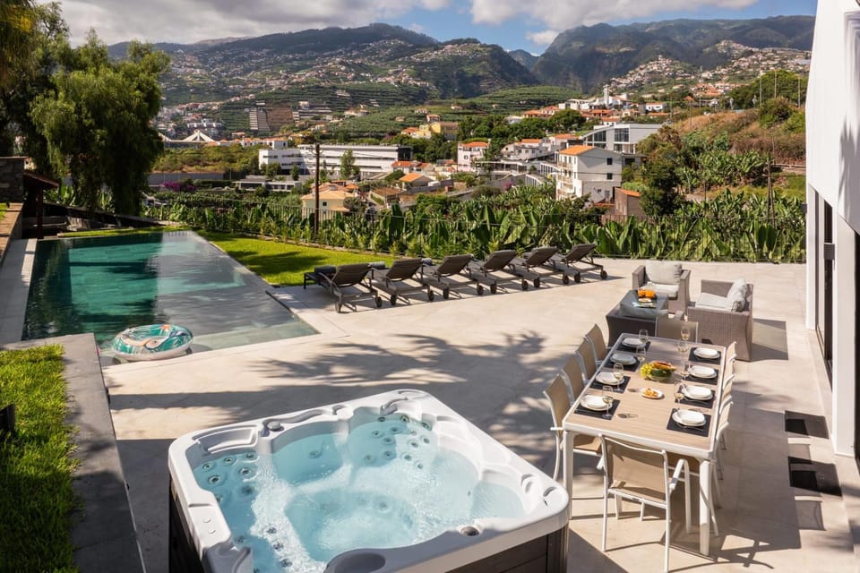 Patio, View (from property/room), Swimming pool, sunbed
