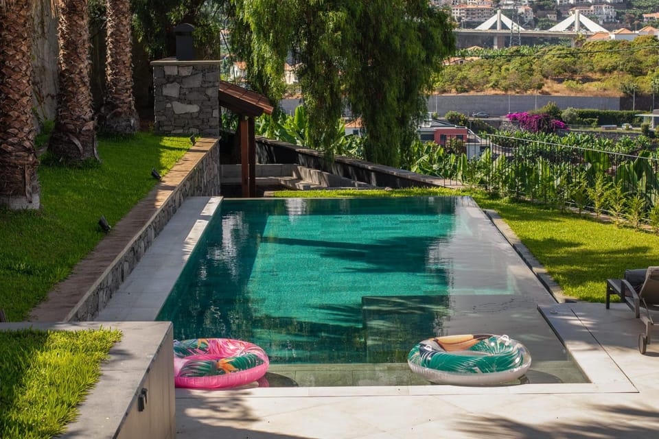 Day, Swimming pool, sunbed