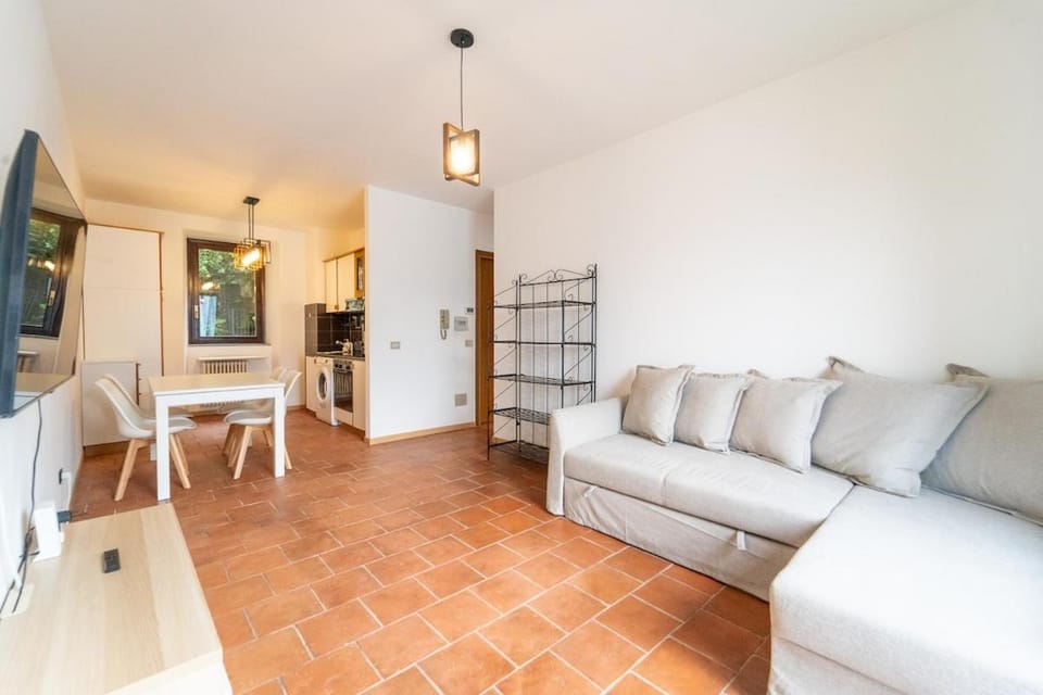 Lakefront apartment with a view, parking and swimming pool Apartment in Canton of Ticino