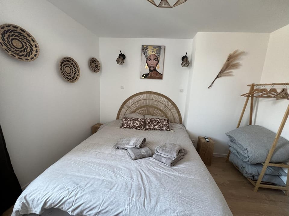 Bed, Bedroom