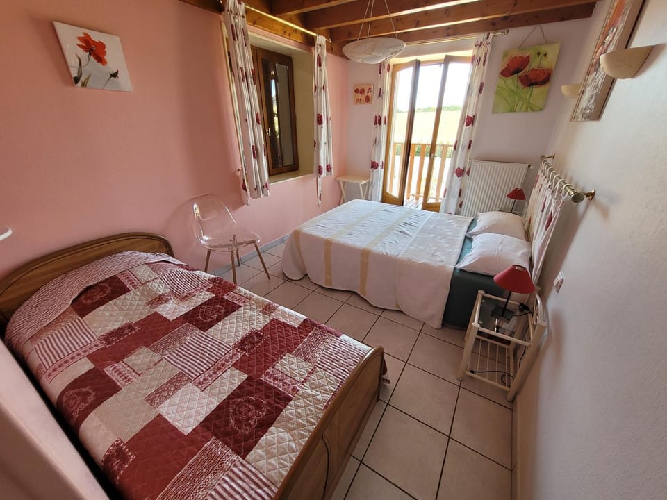 Chambre d'hôtes, coquelicot, le petit cocon d'auré Bed and Breakfast in Auvergne-Rhône-Alpes
