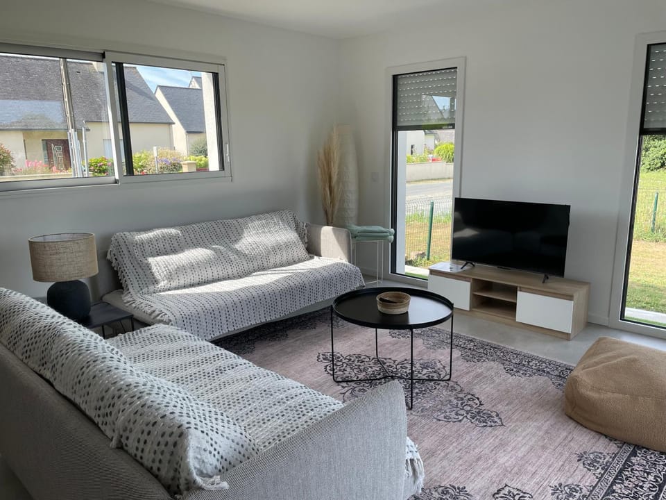 Communal lounge/ TV room, Living room