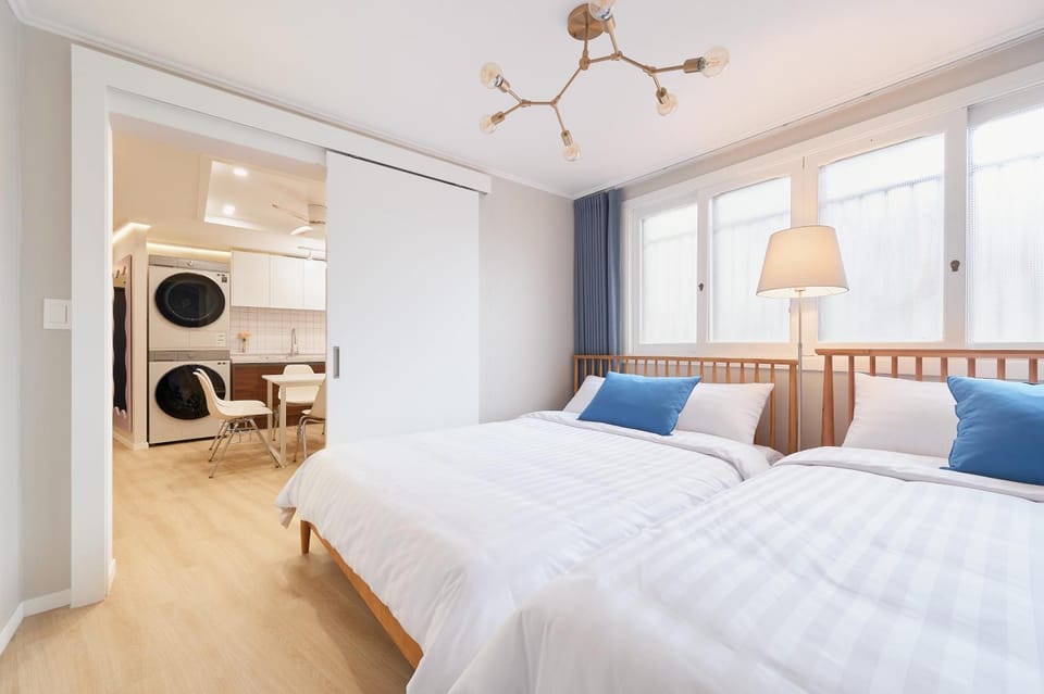 Bed, Photo of the whole room, Bedroom, air conditioner